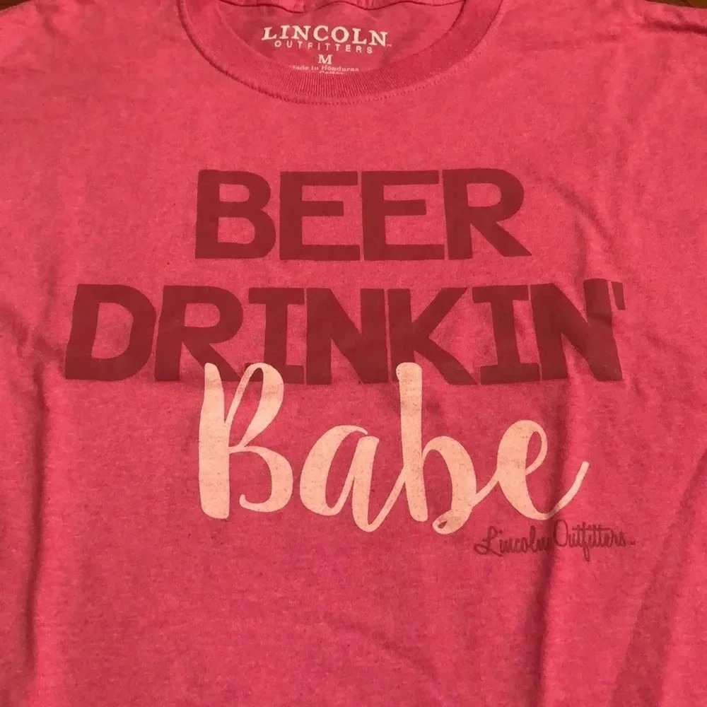 Lincoln Outfitters Beer Drinking Babe Pink Tee Shirt M